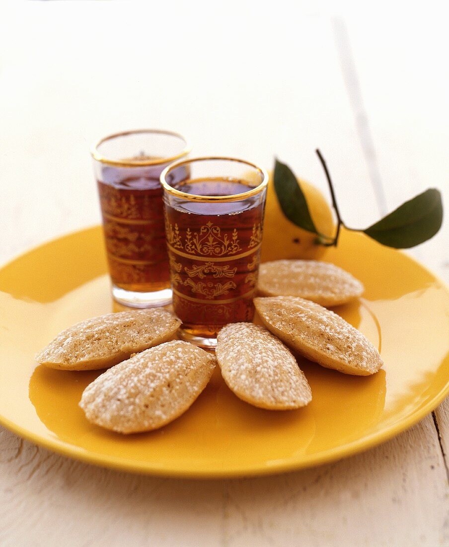 Lemon madeleines with fruit juice