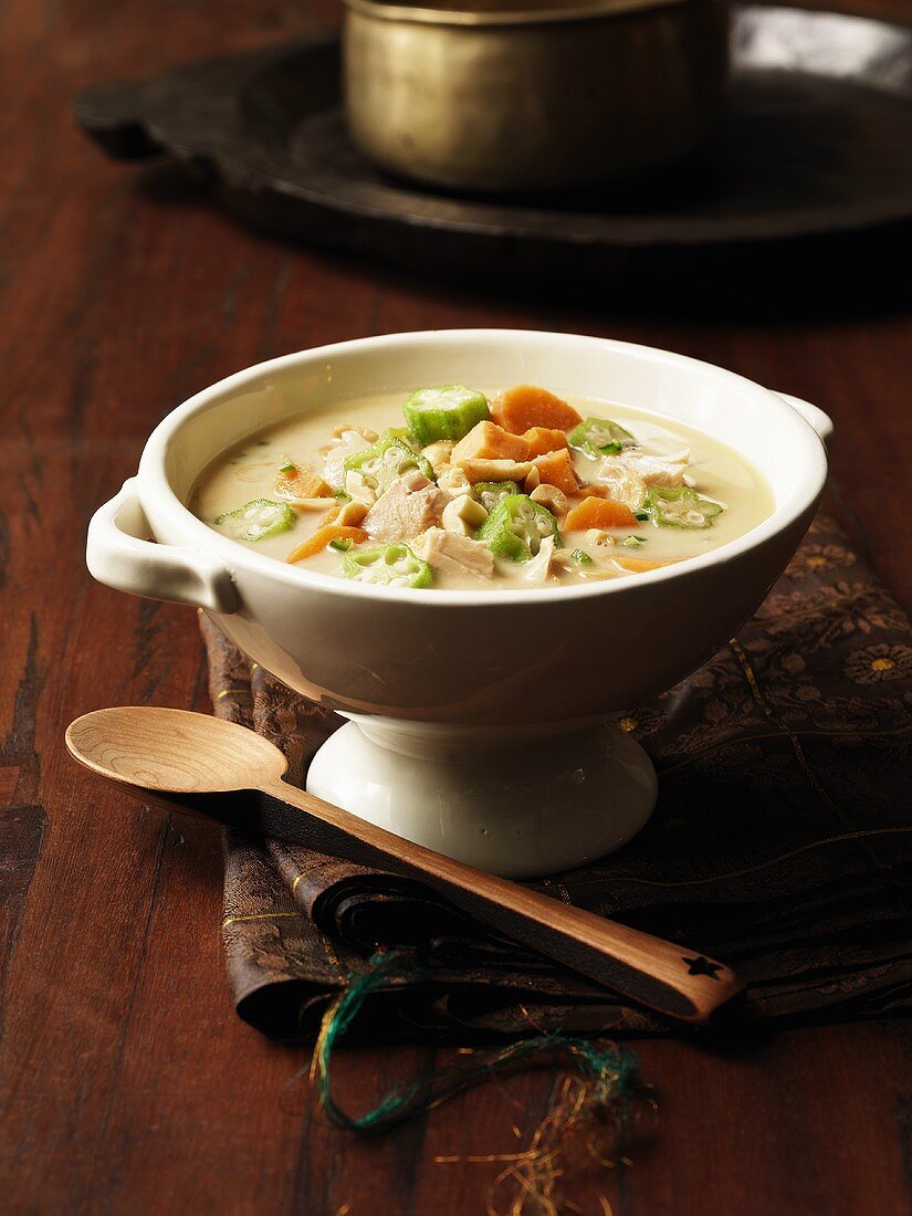 Afrikanische Puten-Curry-Suppe mit Gemüse