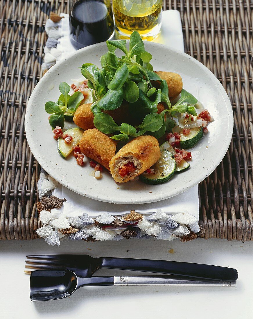 Feldsalat mit Geflügelkroketten