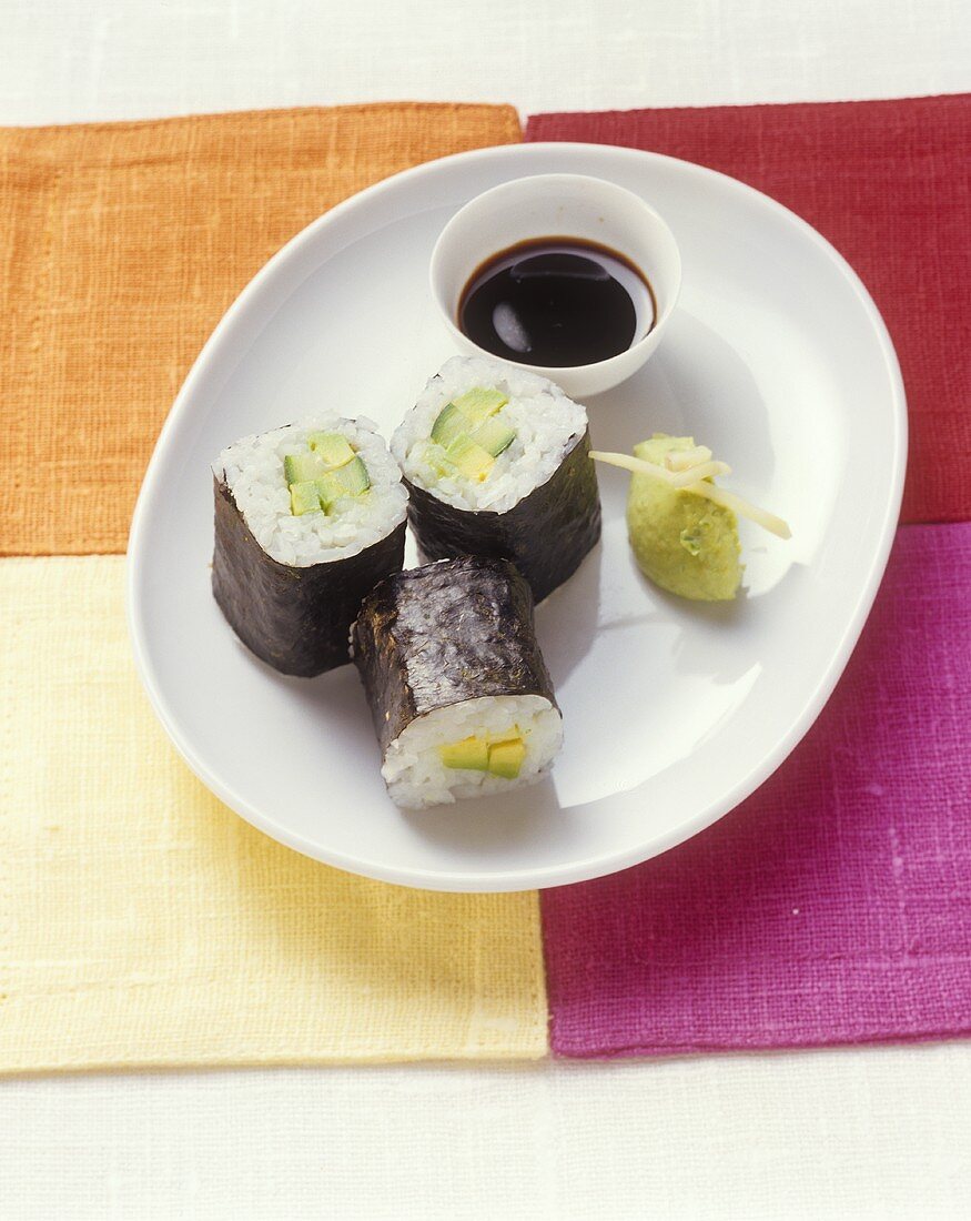 Maki sushi with avocado & ginger dip