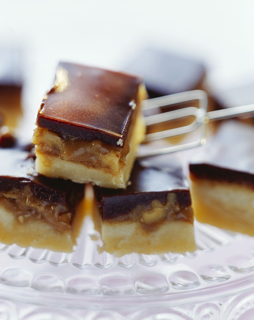 Caramel shortbread with walnut caramel