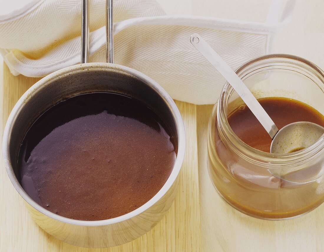 Basic brown sauce with red wine and balsamic vinegar