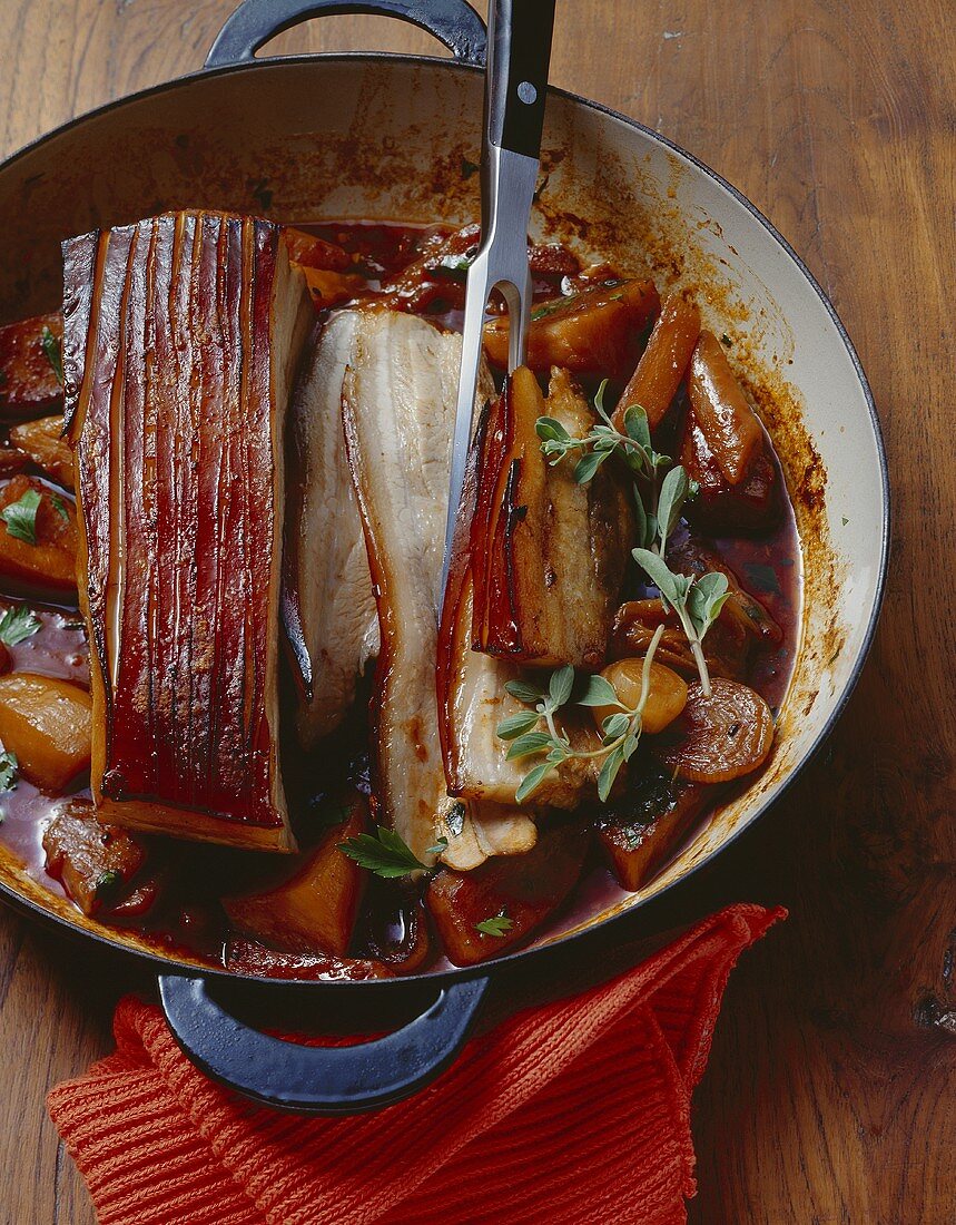 Schweinebauch mit Bauerngemüse und Malzbier