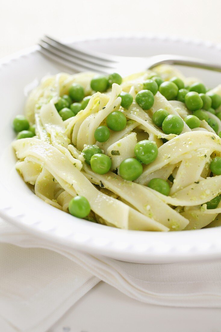 Tagliatelle mit Erbsen