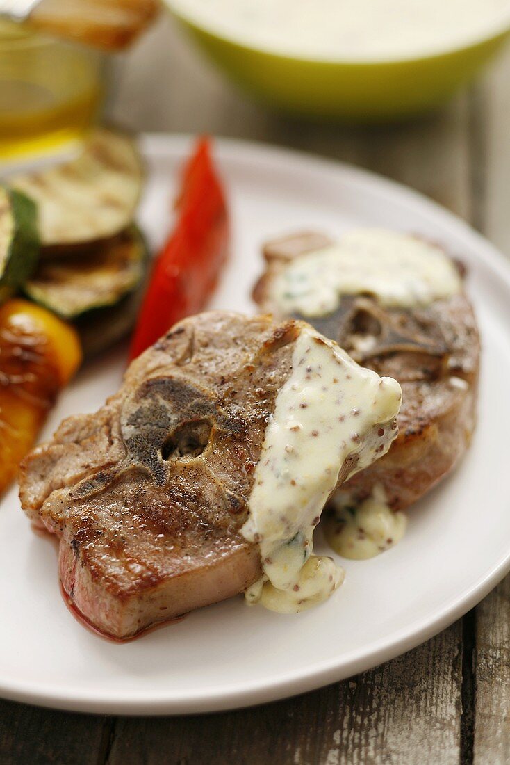 Grilled lamb chops with mustard sauce