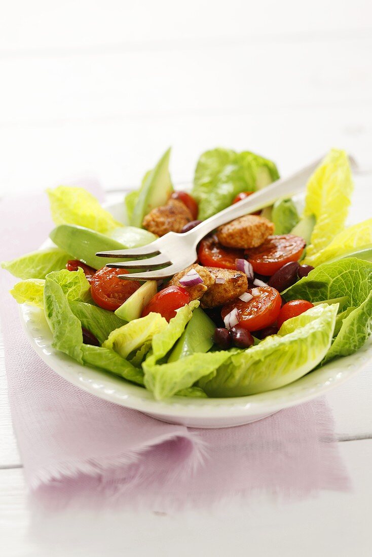 Romaine lettuce with chicken, tomatoes and avocado