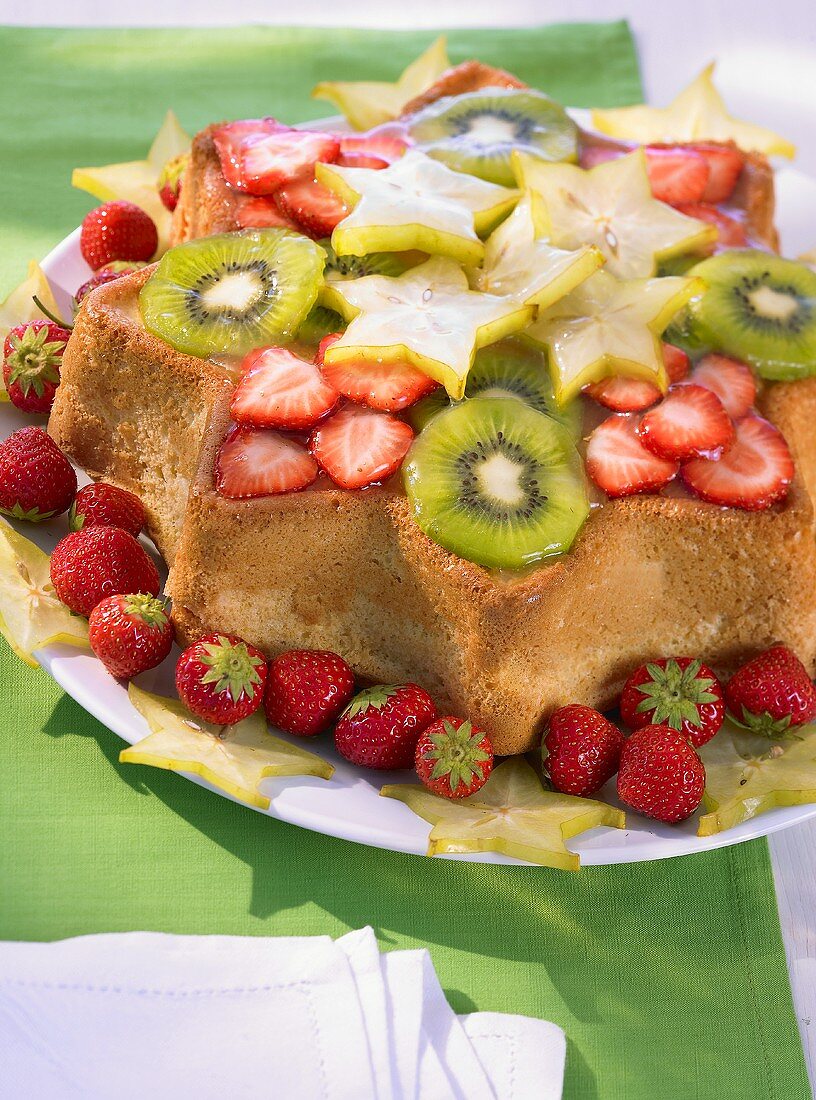 Star-shaped flan with fresh fruit