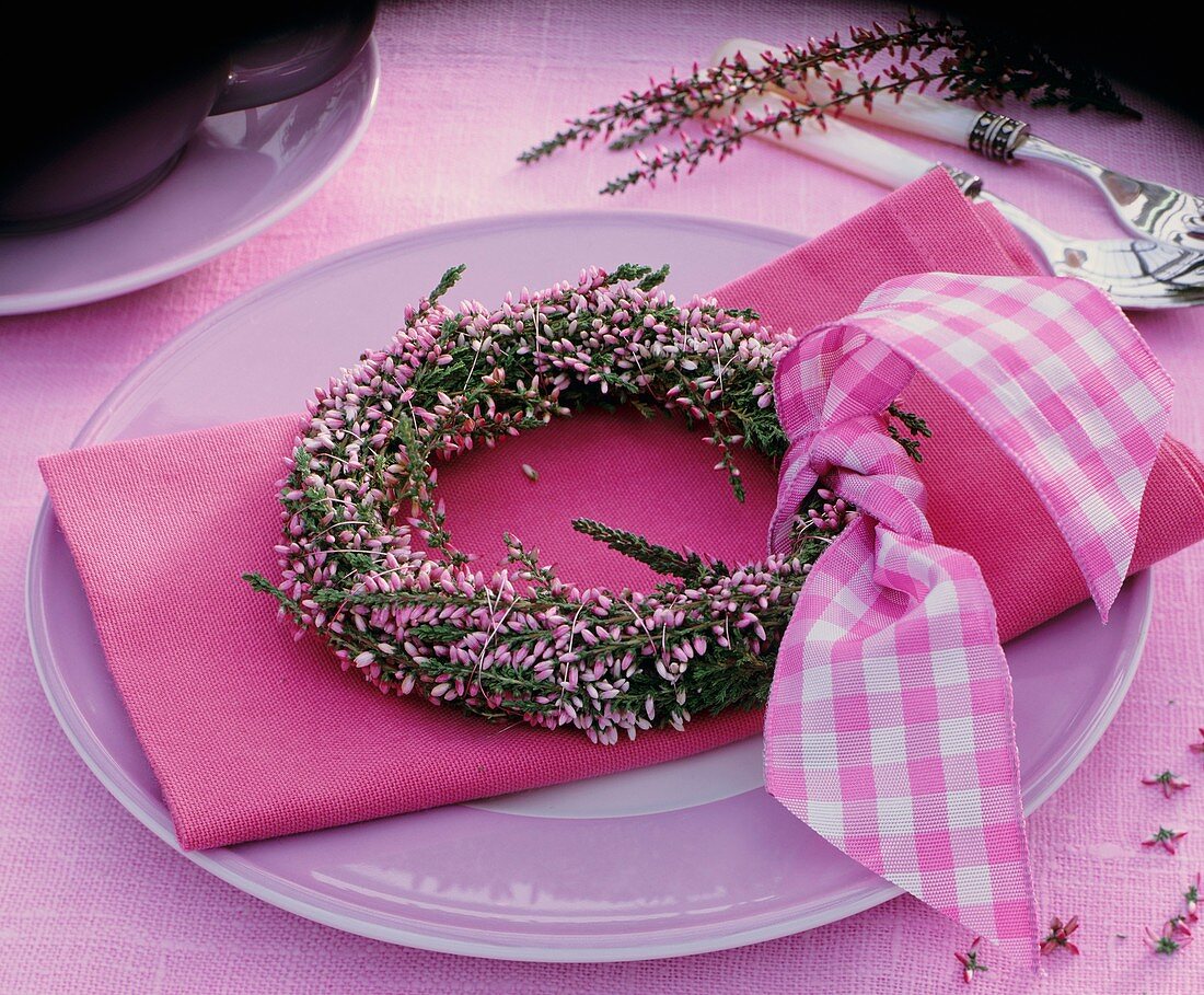 Wreath of heather with bow