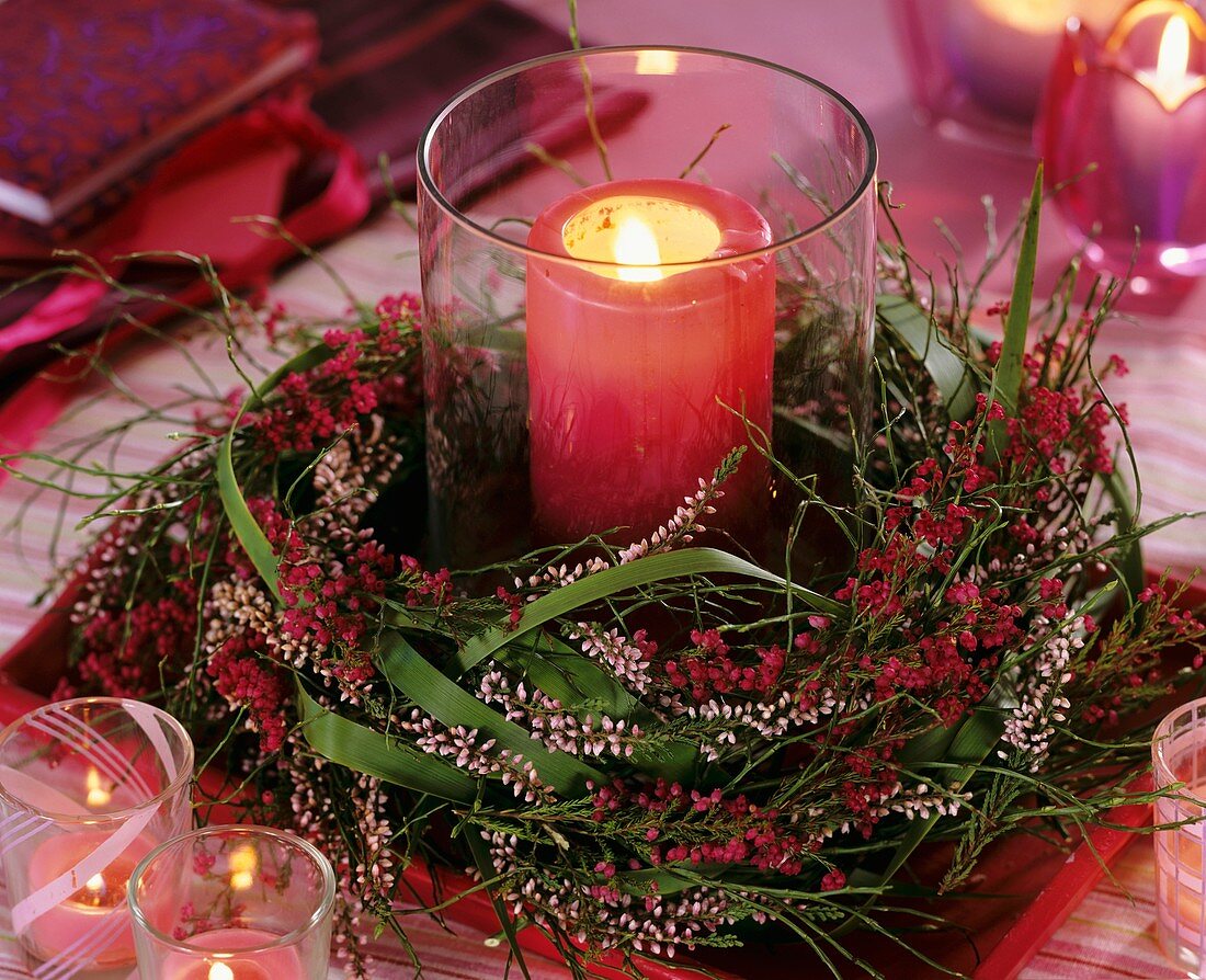 Windlight with wreath of heather and bilberry twigs