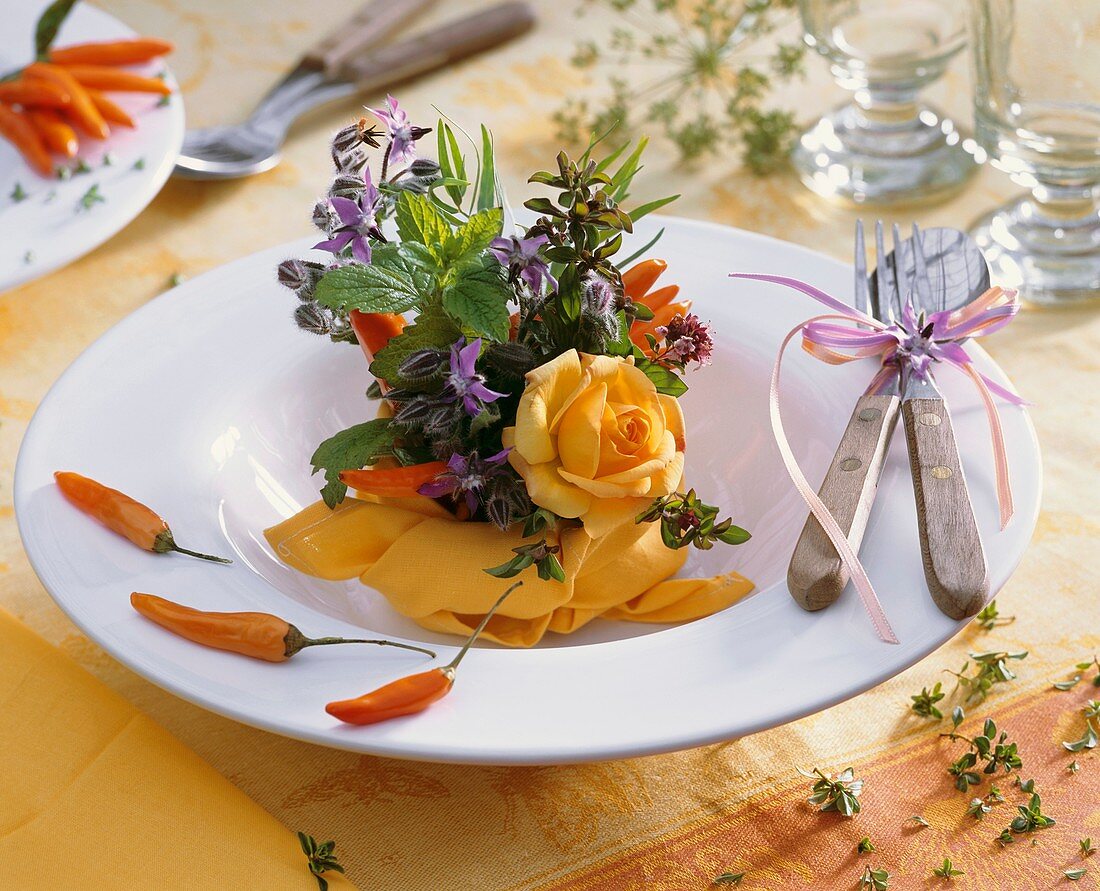 Small arrangement of roses and herbs (plate decoration)
