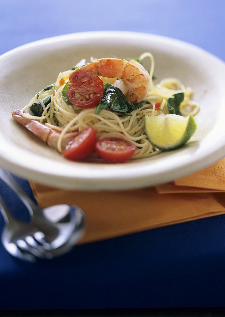 Spaghettini mit Riesengarnelen, Kirschtomaten und Limette