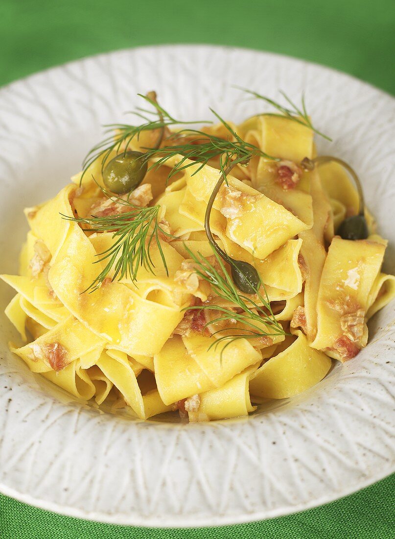 Pappardelle mit Thunfisch, Kapern und Dill