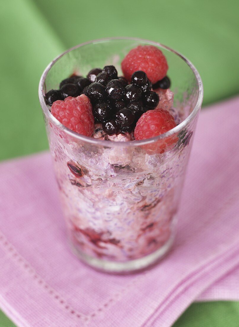Creamed rice with berries