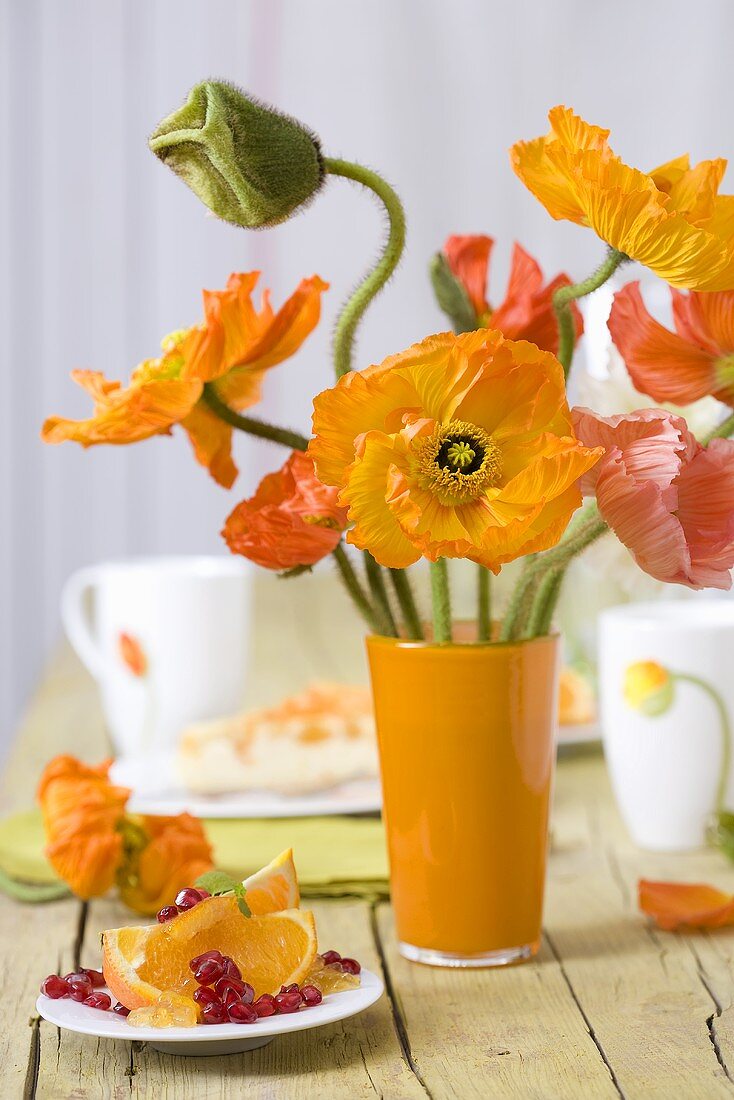 Orangefarbene Mohnblüten, Orange mit Granatapfelkernen