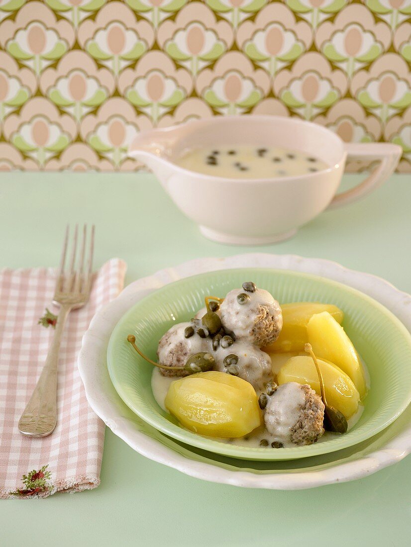 Königsberger Klopse (Meatballs in white sauce with capers)