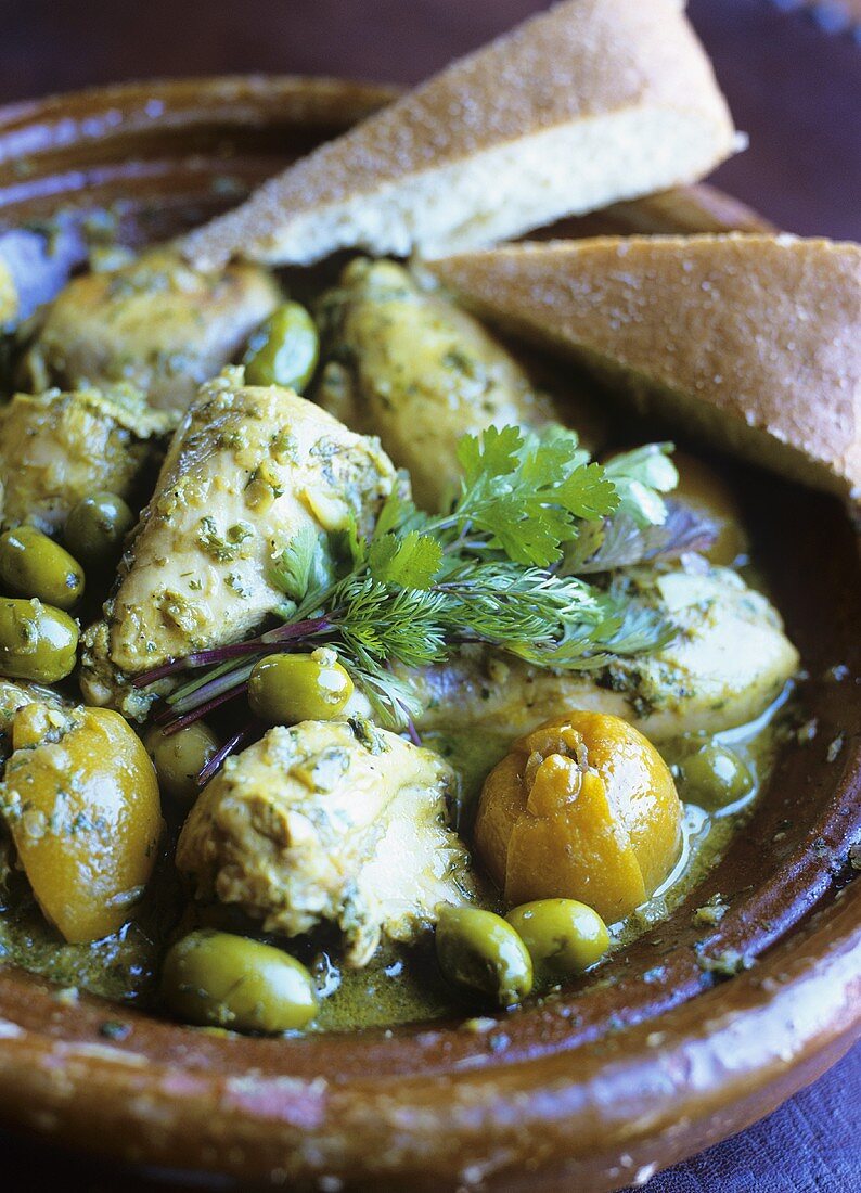 Hähnchen-Tajine mit Oliven und Zitronenconfit (Marokko)