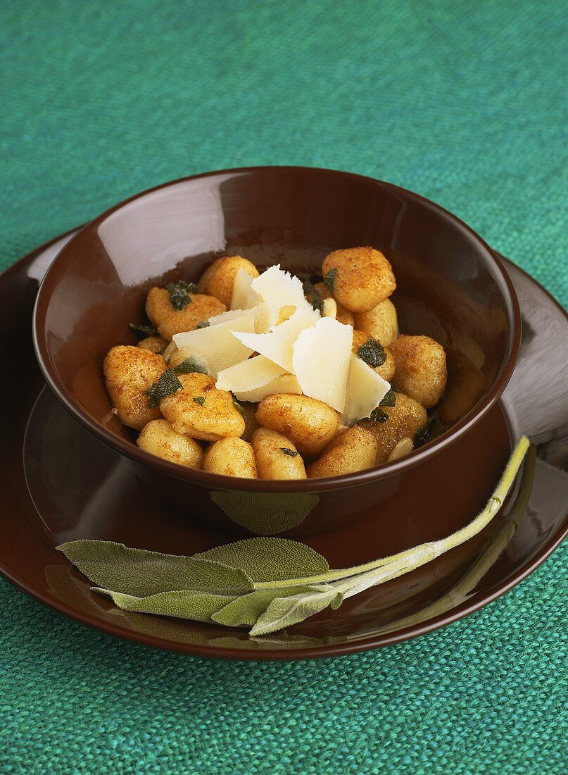 Gnocchi mit Salbei und Parmesan