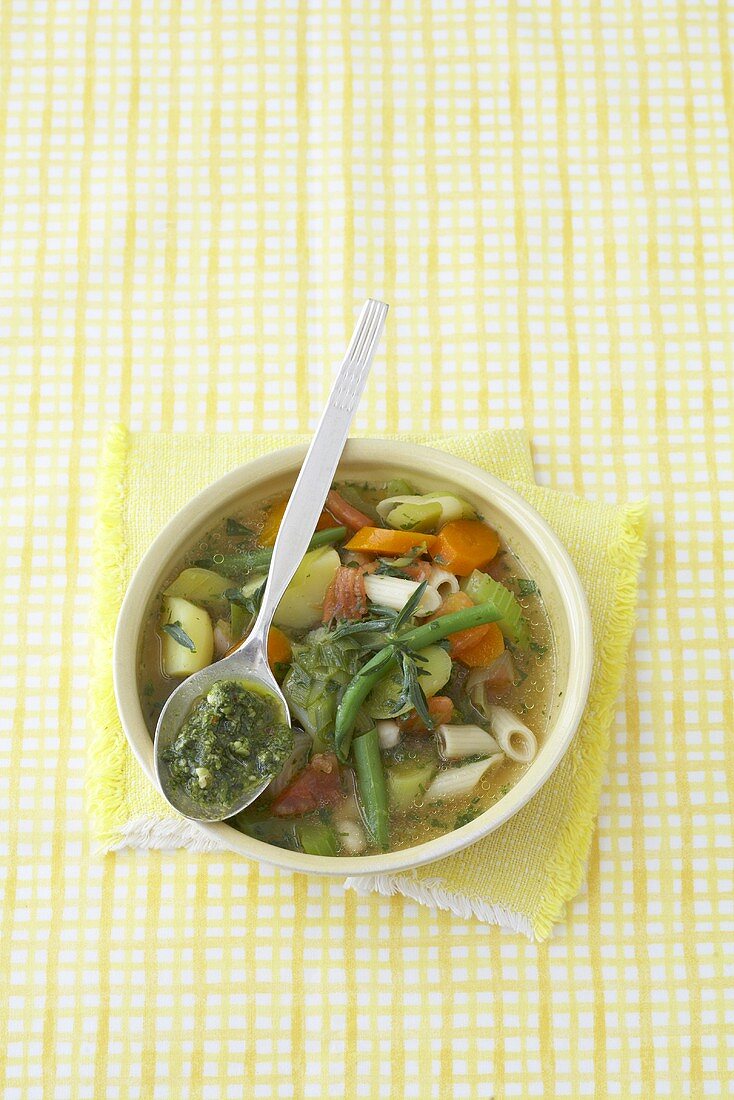 Soupe au pistou (Gemüsesuppe mit Pesto, Frankreich)