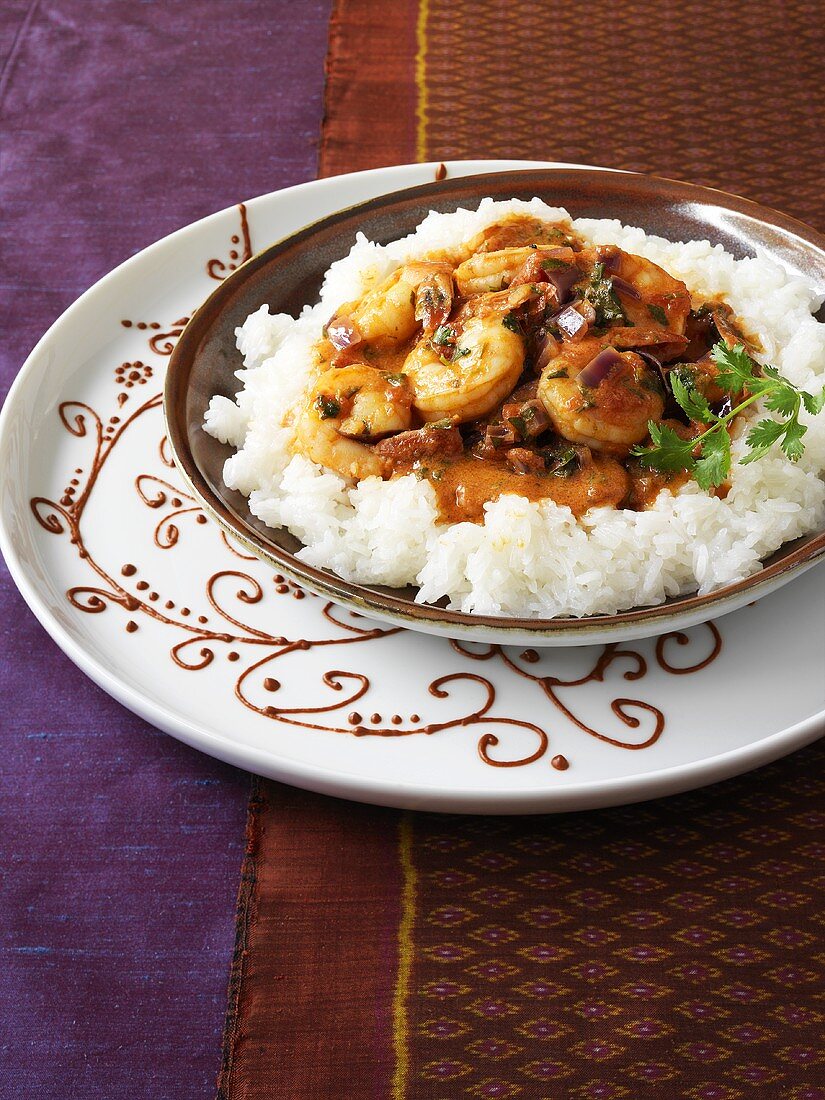 Thai-Curry mit Garnelen auf Reis
