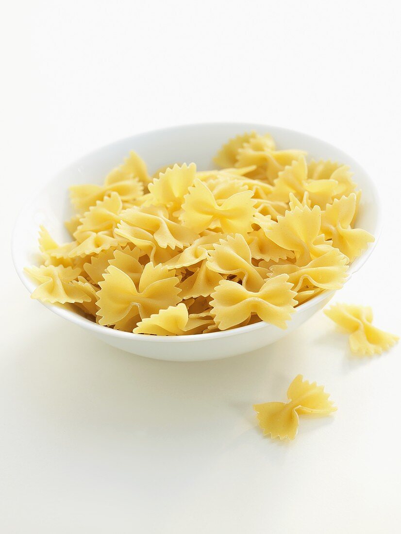 Farfalle in einem Schälchen