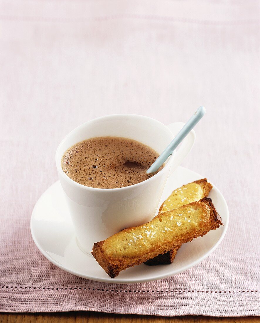 Heiße Schokolade mit Brotsticks