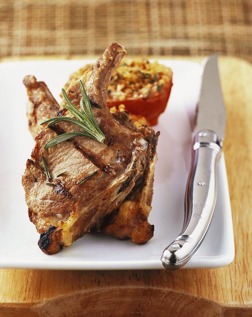Pork chops with rosemary and stuffed tomato