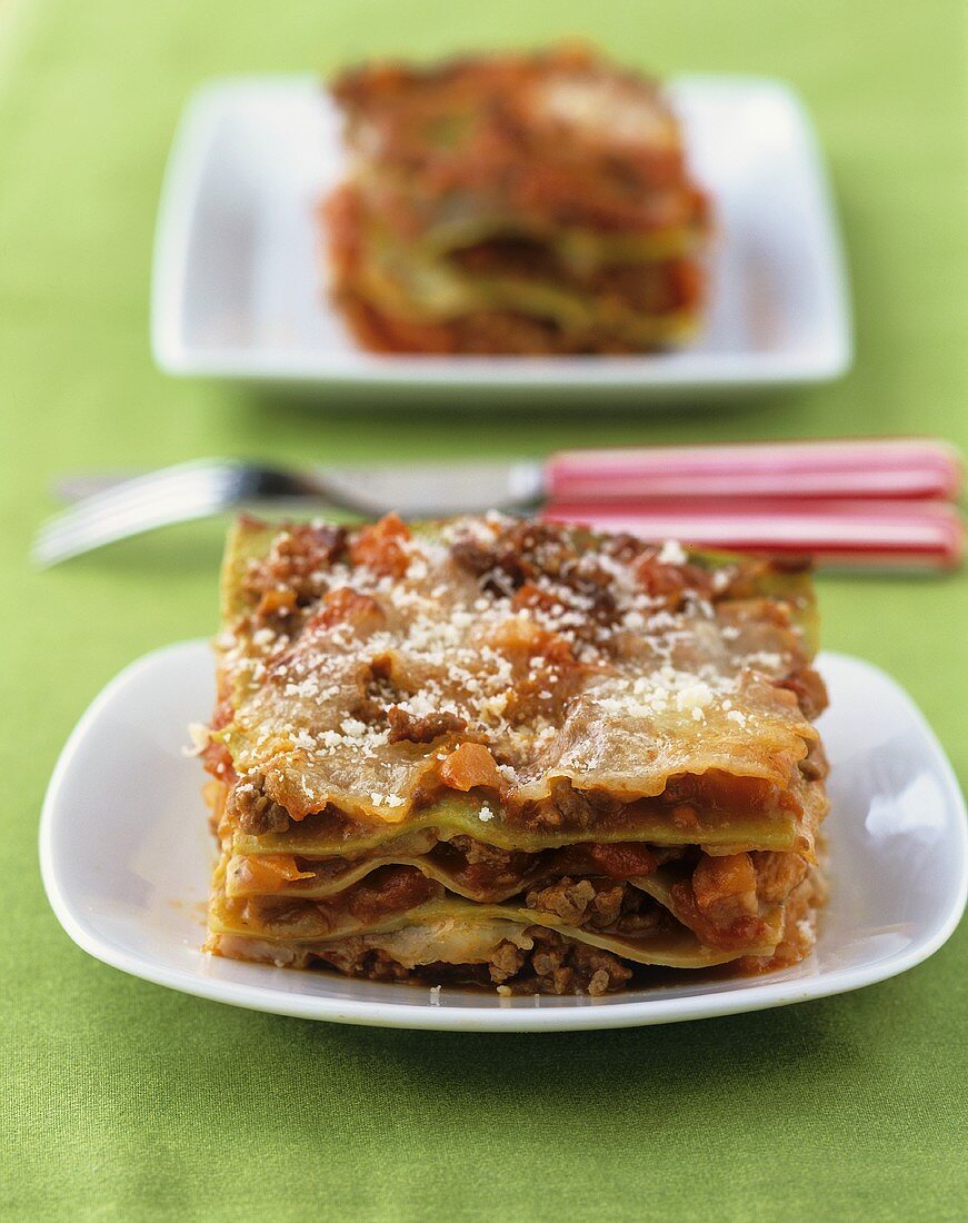 Green lasagne with mince and Parmesan