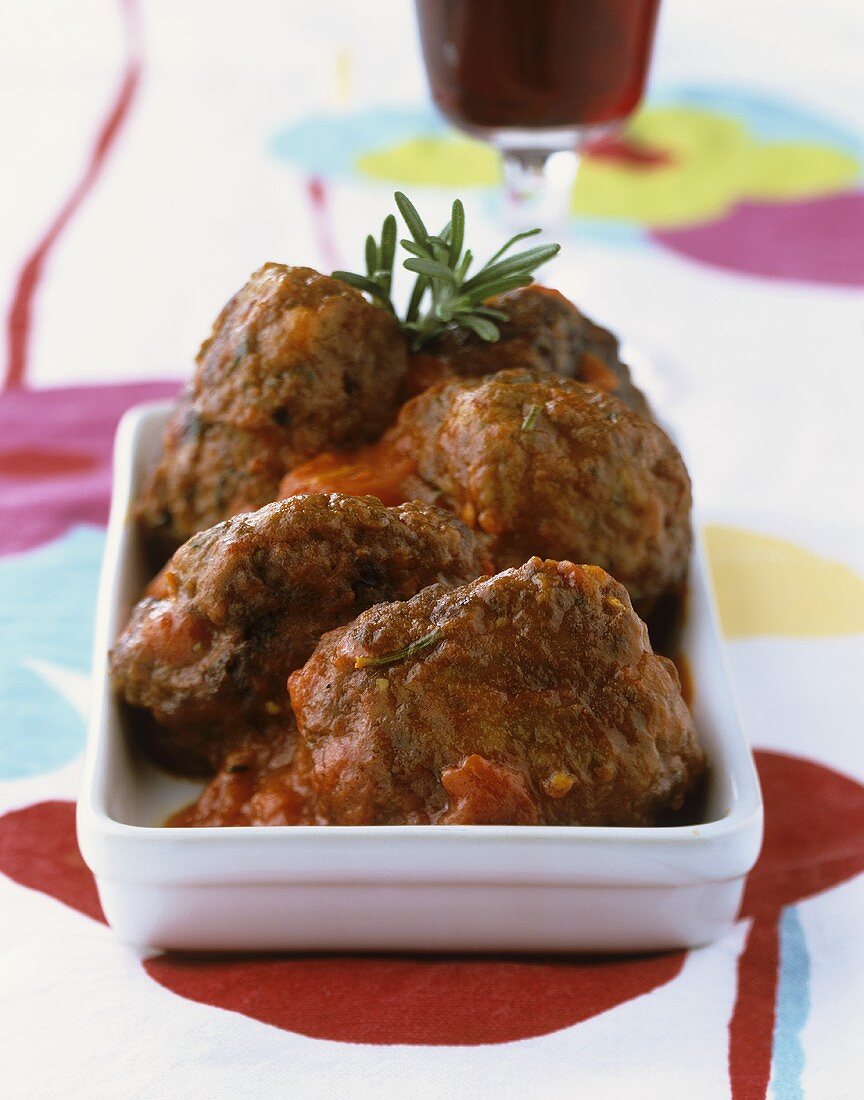 Hackbällchen mit Tomatensauce