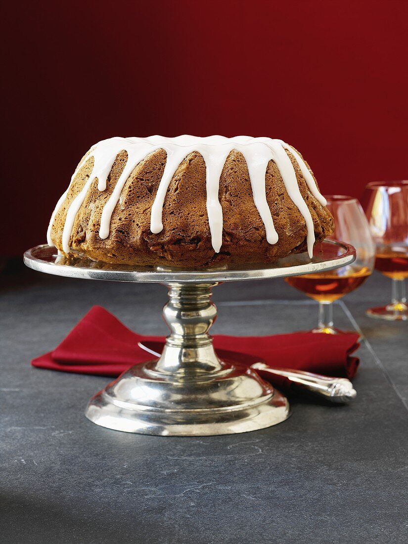 Iced quince and pecan cake