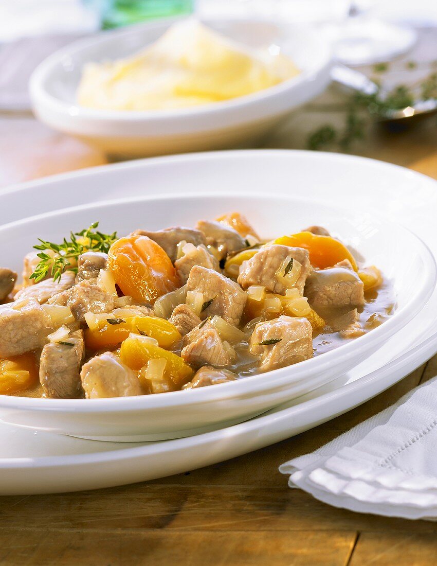 Pork goulash with apricots
