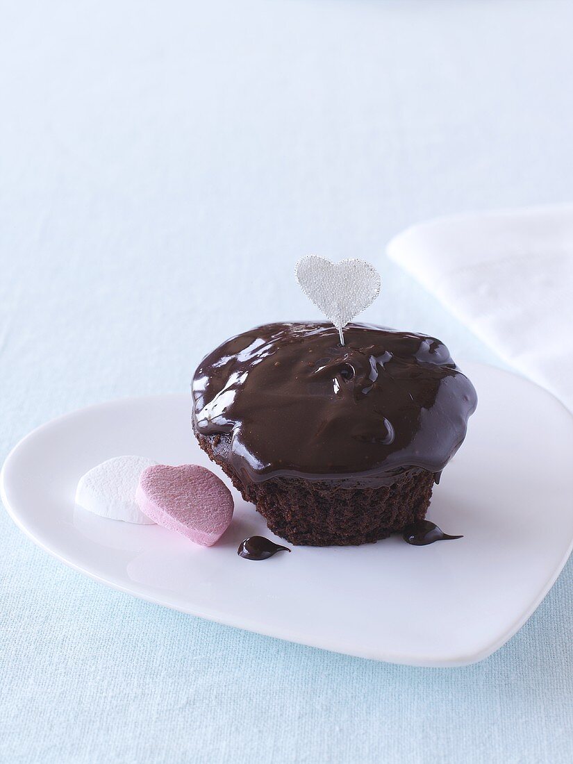 Schokoladenmuffin mit Herzdeko