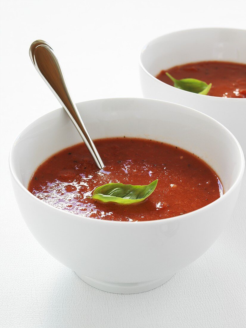 Tomatensuppe mit Basilikum