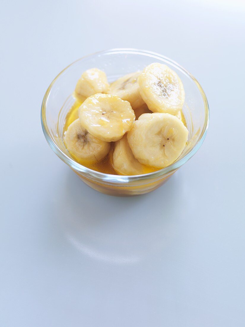 Caramelised banana slices in glass dish