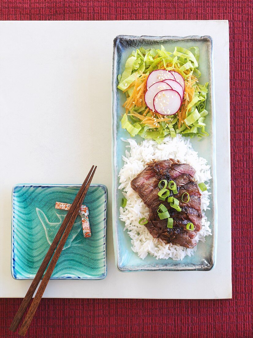 Beef on rice with a small salad