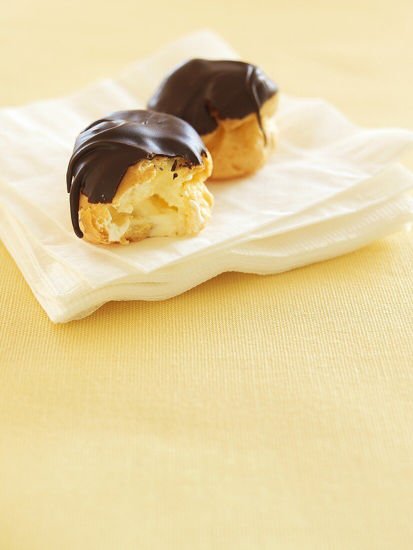 Profiteroles with chocolate icing