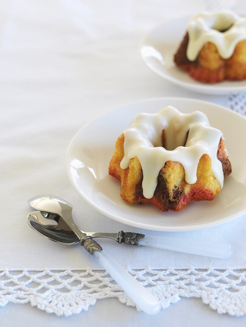 Mini-Marmorkuchen mit Zuckerguss