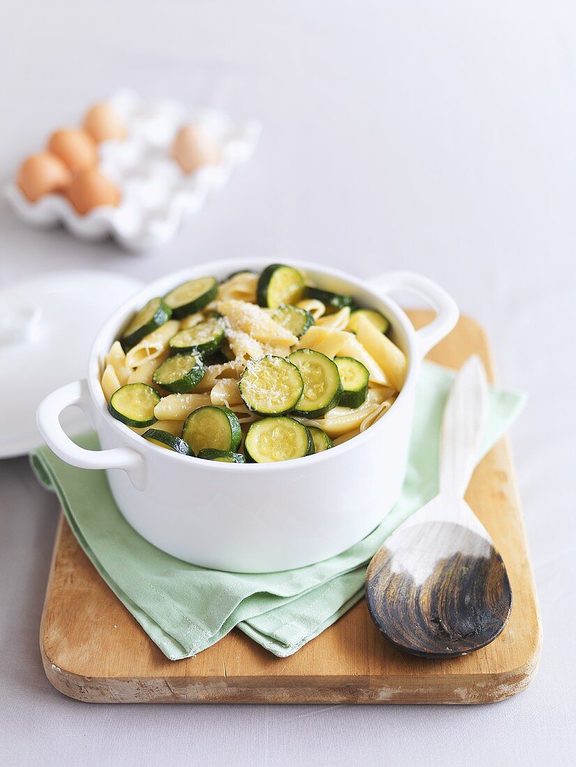 Penne mit Zucchini und Parmesan