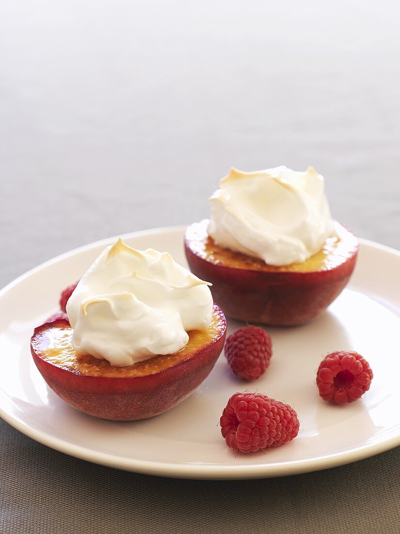 Grilled peaches with meringue topping and raspberries