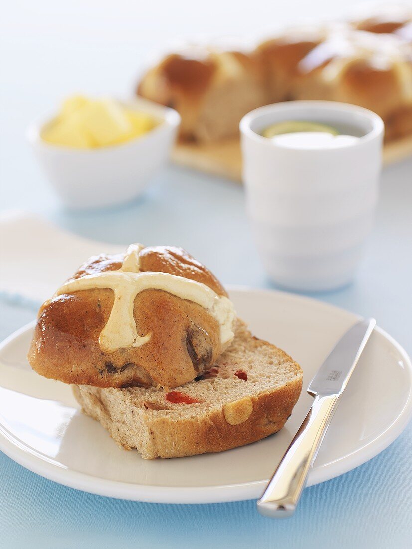 Hot cross buns (UK)