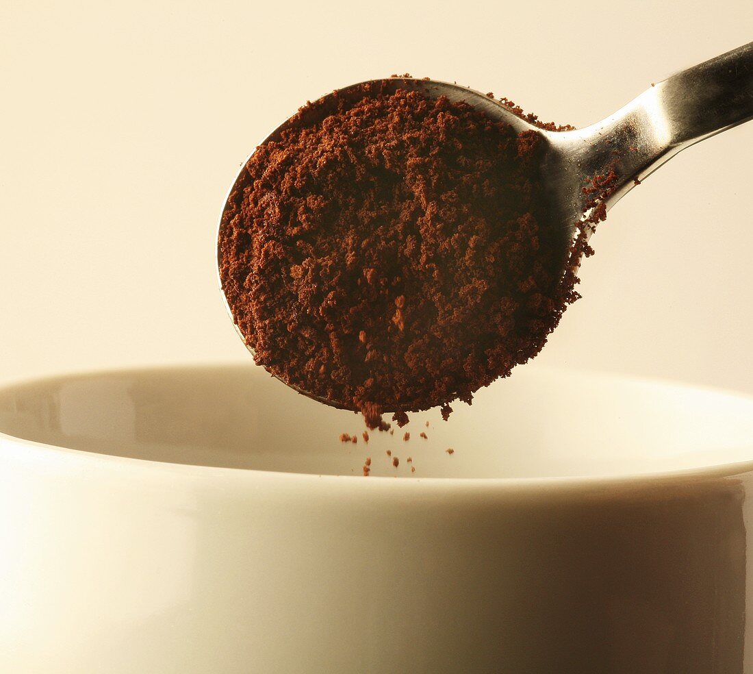 A spoonful of instant coffee (close-up)