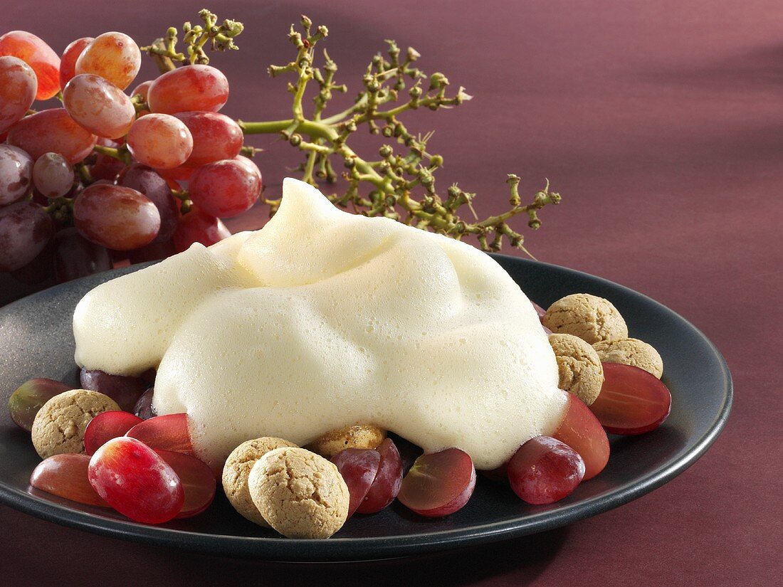 Zabaglione with grapes and amaretti (close-up)