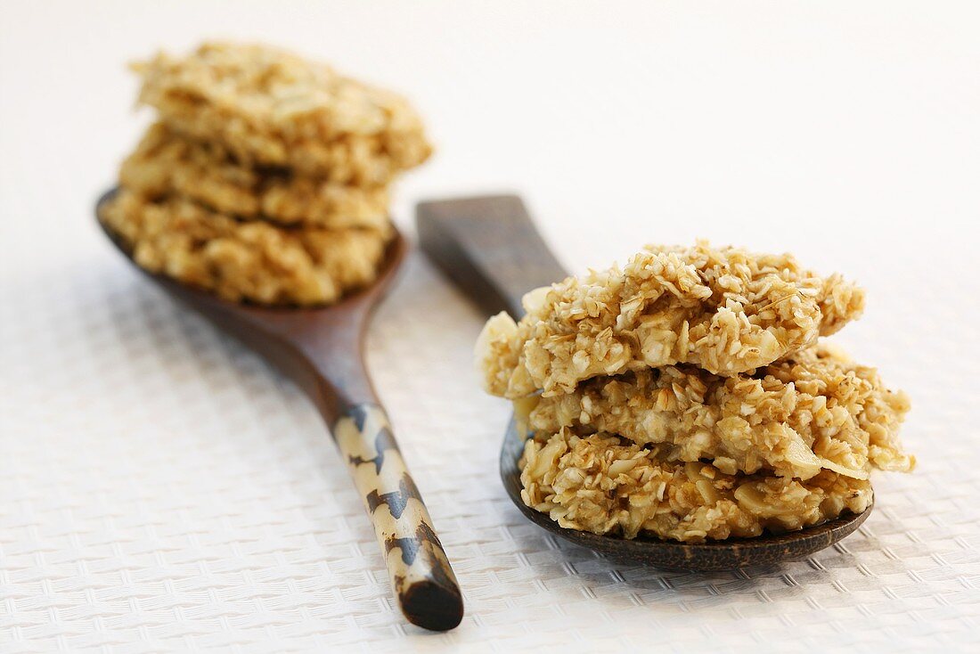 Oat biscuits on spoons