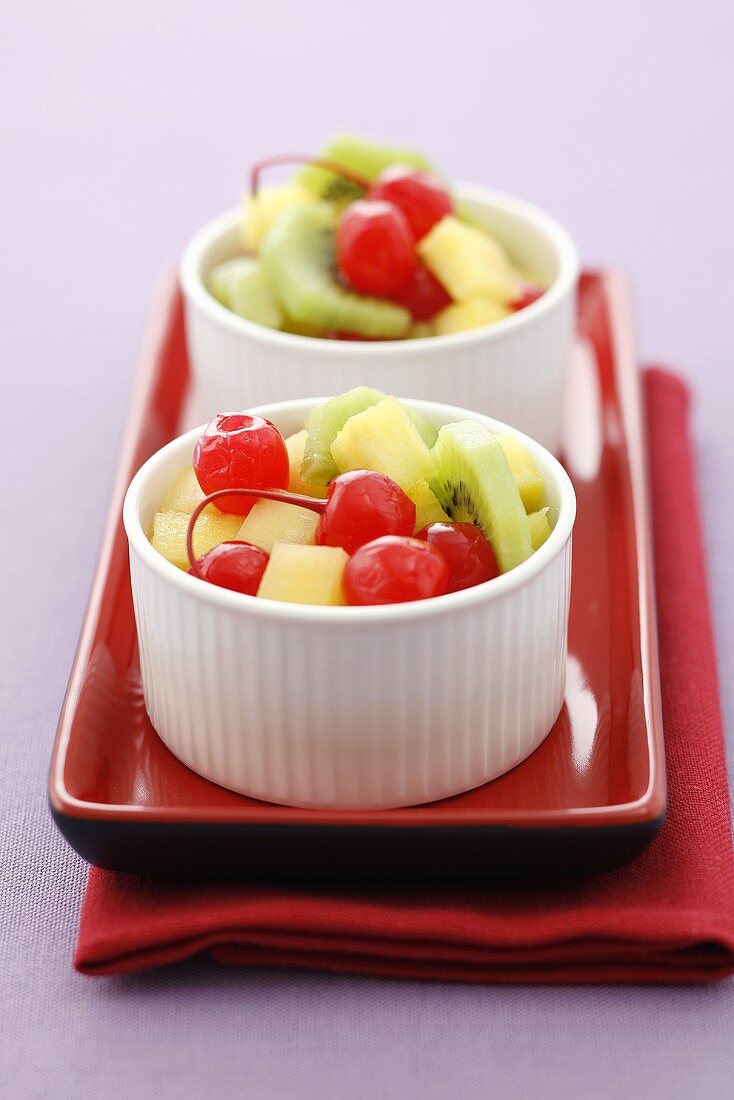 Fruit salad (pineapple, kiwi fruit and cocktail cherries)
