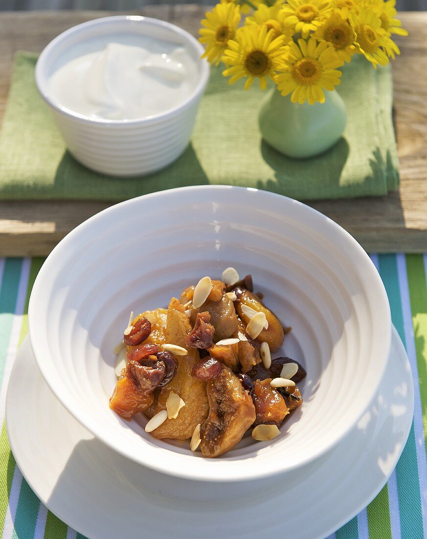 Dried fruit with flaked almonds