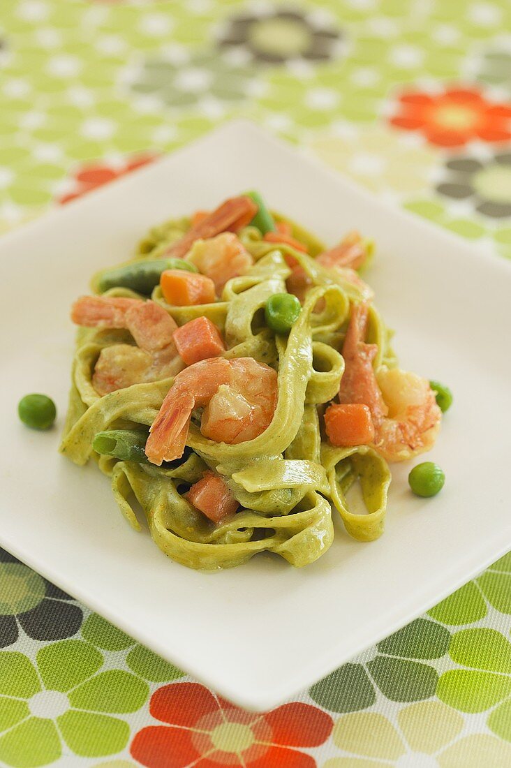 Tagliatelle mit Garnelen und Erbsen