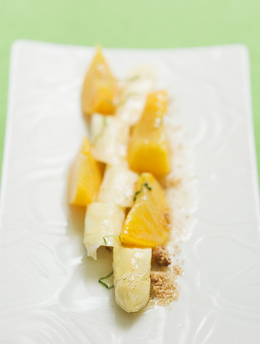 Weisser Spargel mit Mango