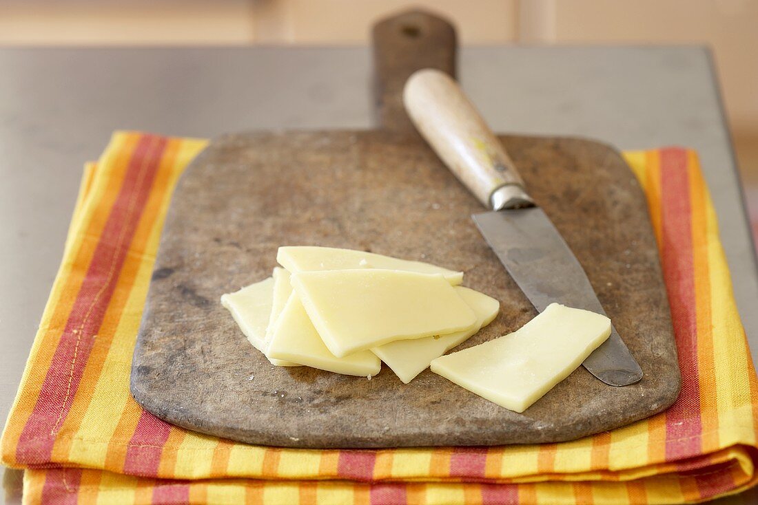 Käsescheiben mit Messer