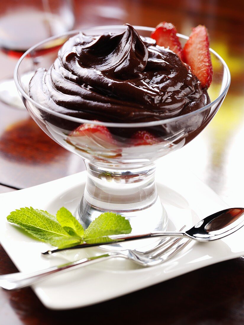 Chocolate mousse with fresh strawberries