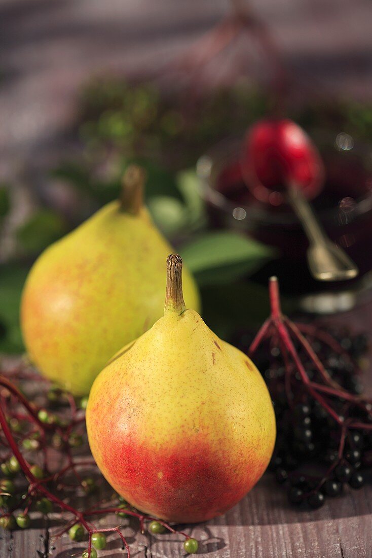 Birnen und Holunderbeeren