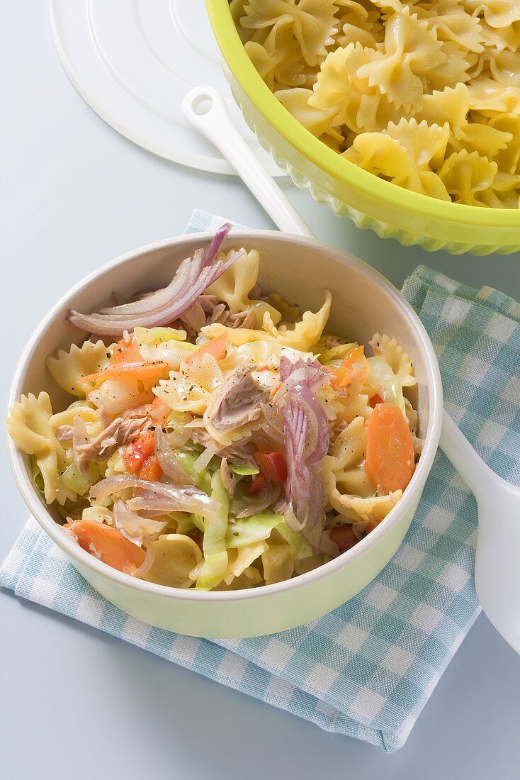 Farfalle with vegetables and tuna